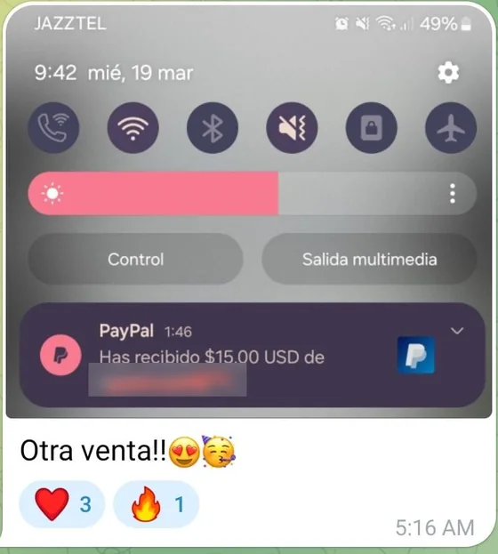 Notificación de PayPal de 15 dólares y el mensaje: otra venta